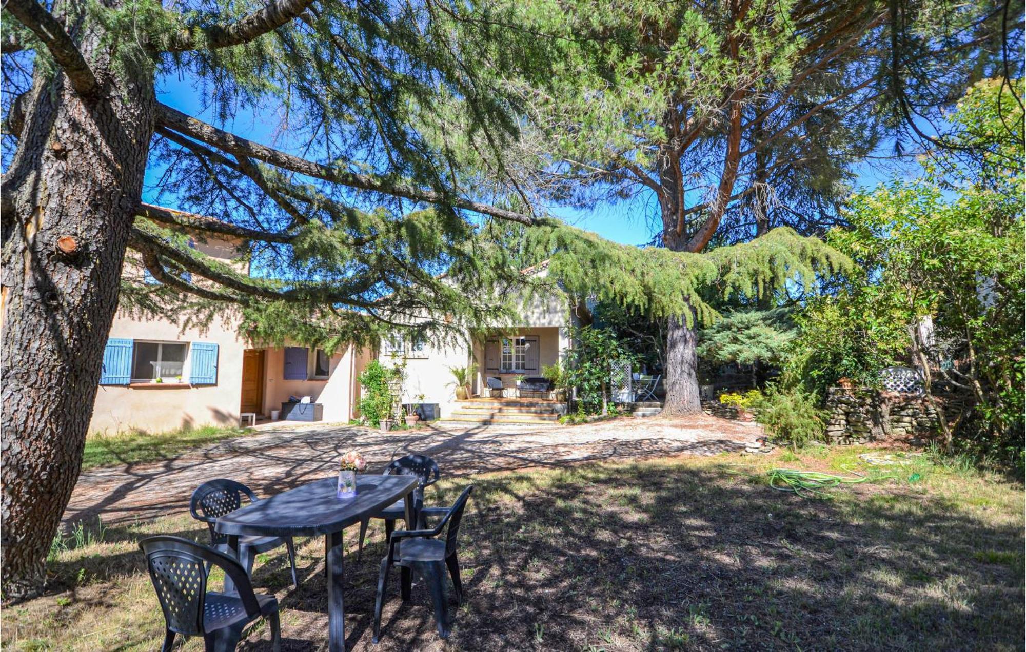 1 Bedroom Pet Friendly Home In Entrechaux Chambre photo